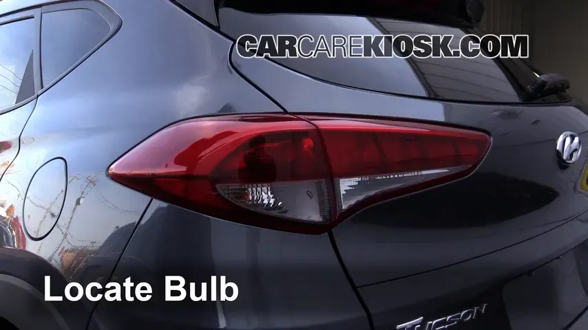 2016 Hyundai Tucson SE 2.0L 4 Cyl. Éclairage Feux de marche arrière (remplacer une ampoule)